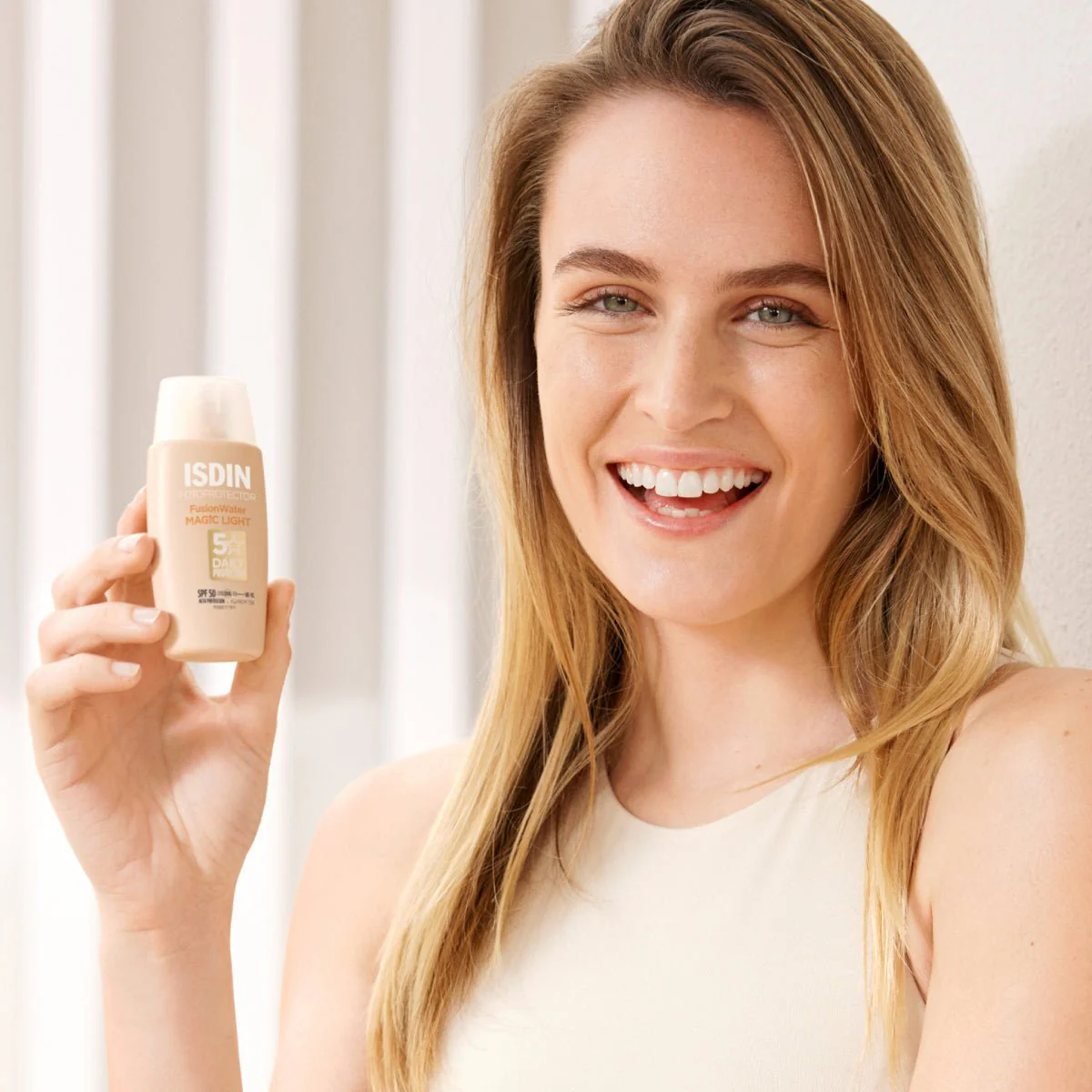 Isdin Fotoprotector Fusion Water Color SPF50 Light 50ml - Image 3