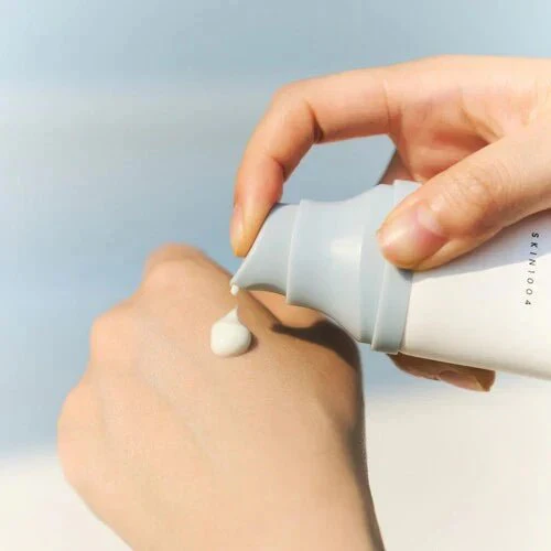 SKIN1004-Madagascar Centella Hyalu-Cica Water-Fit Sun Serum 15ml - Image 4